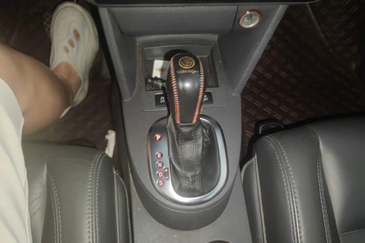 Used Volkswagen Touran 2015 1.4T DSG Comfort Edition 5 Seats Gear Lever