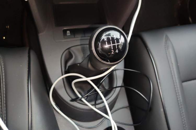 Used Volkswagen Touran 2015 1.4T Manual Fashion Edition 5-Seater Gear Lever