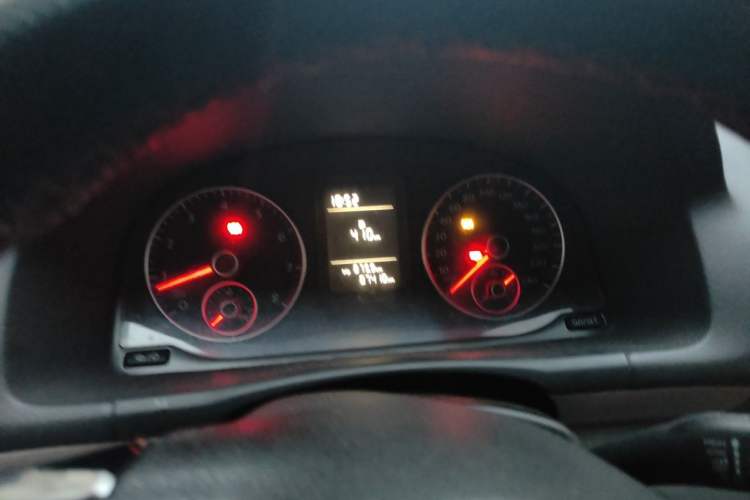 Used Volkswagen Touran 2015 1.4T Manual Fashion Edition 5-Seater Instrument Cluster