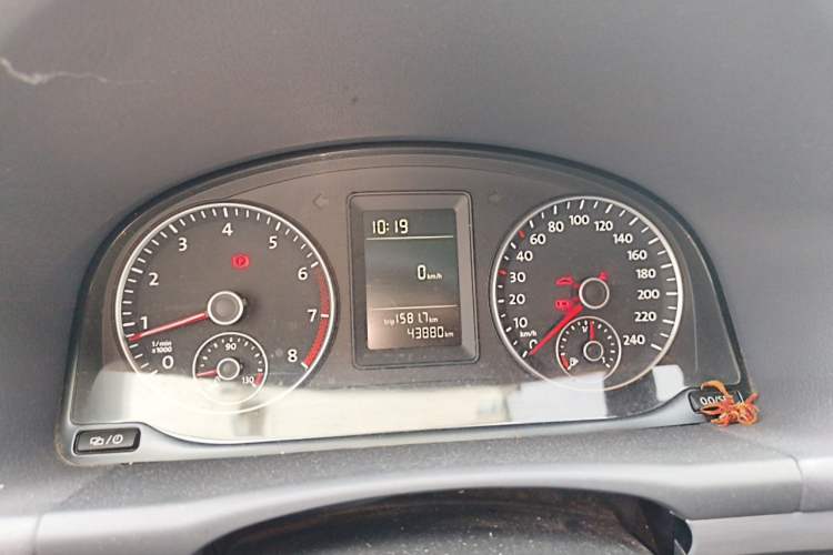 Used Volkswagen Touran 2015 1.4T Manual Comfort Edition 5-Seater Instrument Cluster