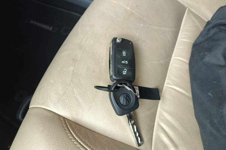 Used Volkswagen Touran 2015 1.4T DSG Comfort Edition 5 Seats Interior 1