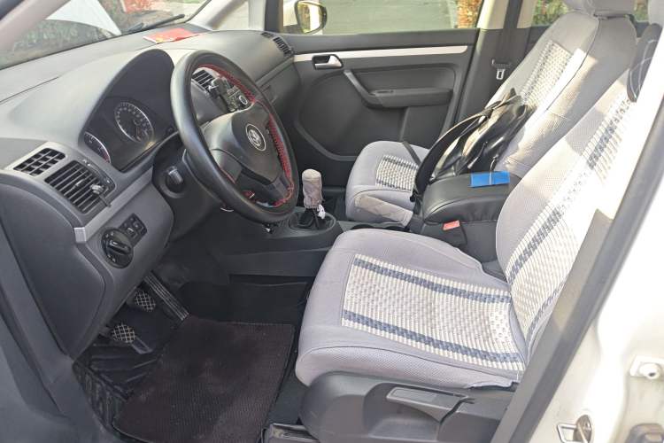 Used Volkswagen Touran 2015 1.4T Manual Fashion Edition 5-Seater Left Front Seat