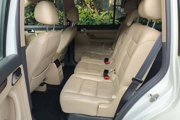 Used Volkswagen Touran 2015 1.4T DSG Comfort Edition 5 Seats Left Rear Seat