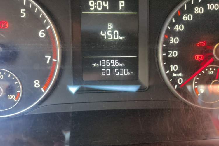 Used Volkswagen Touran 2015 1.4T DSG Comfort Edition 5 Seats Odometer Close Up