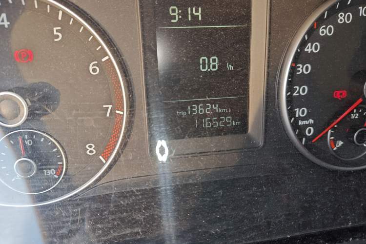 Used Volkswagen Touran 2015 1.4T Manual Fashion Edition 5-Seater Odometer Close Up
