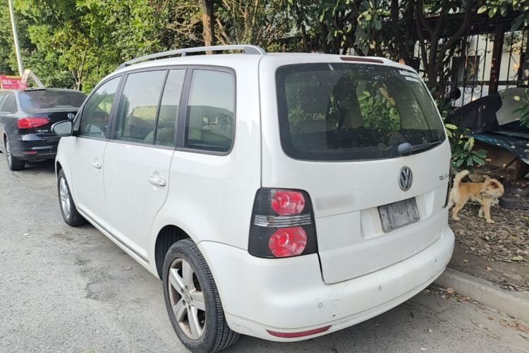 Used Volkswagen Touran 2015 1.4T DSG Comfort Edition 5 Seats Rear Left 45 Deg