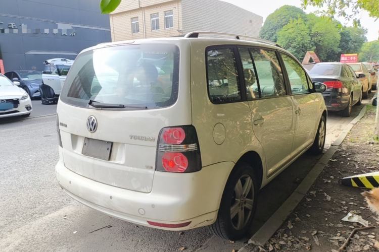 Used Volkswagen Touran 2015 1.4T DSG Comfort Edition 5 Seats Rear Right 45 Deg