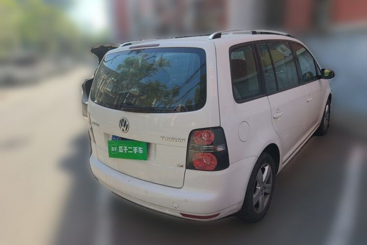 Used Volkswagen Touran 2015 1.4T DSG Comfort Edition 5 Seats Rear Right 45 Deg