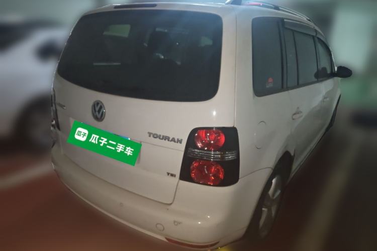 Used Volkswagen Touran 2015 1.4T DSG Comfort Edition 5 Seats Rear Right 45 Deg