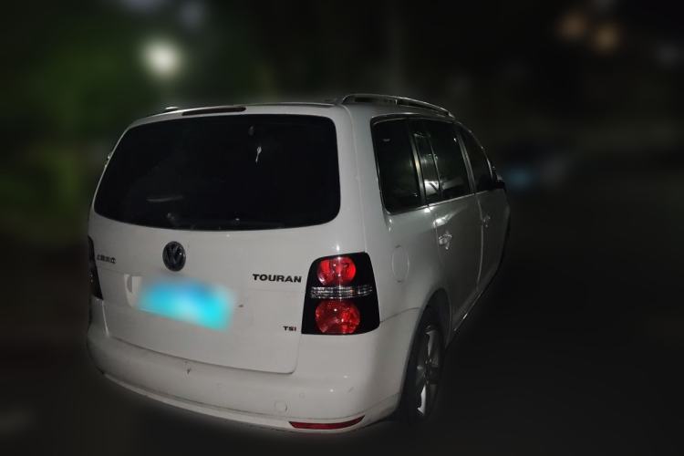 Used Volkswagen Touran 2015 1.4T DSG Comfort Edition 5 Seats Rear Right 45 Deg