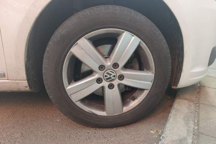 Used Volkswagen Touran 2015 1.4T DSG Comfort Edition 5 Seats Right Front Wheel Hub
