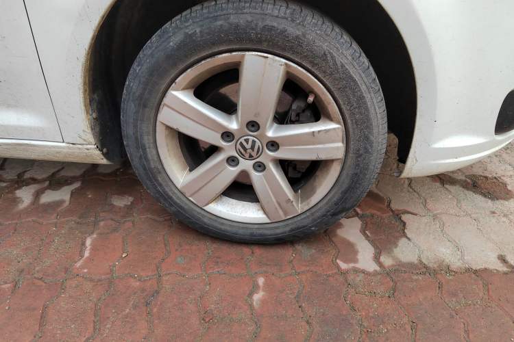 Used Volkswagen Touran 2015 1.4T Manual Fashion Edition 5-Seater Right Front Wheel Hub