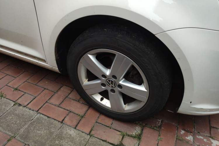 Used Volkswagen Touran 2015 1.4T Manual Fashion Edition 5-Seater Right Front Wheel Hub