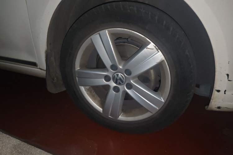 Used Volkswagen Touran 2015 1.4T DSG Comfort Edition 5 Seats Right Front Wheel Hub