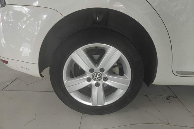Used Volkswagen Touran 2015 1.4T DSG Comfort Edition 5 Seats Right Rear Wheel Hub