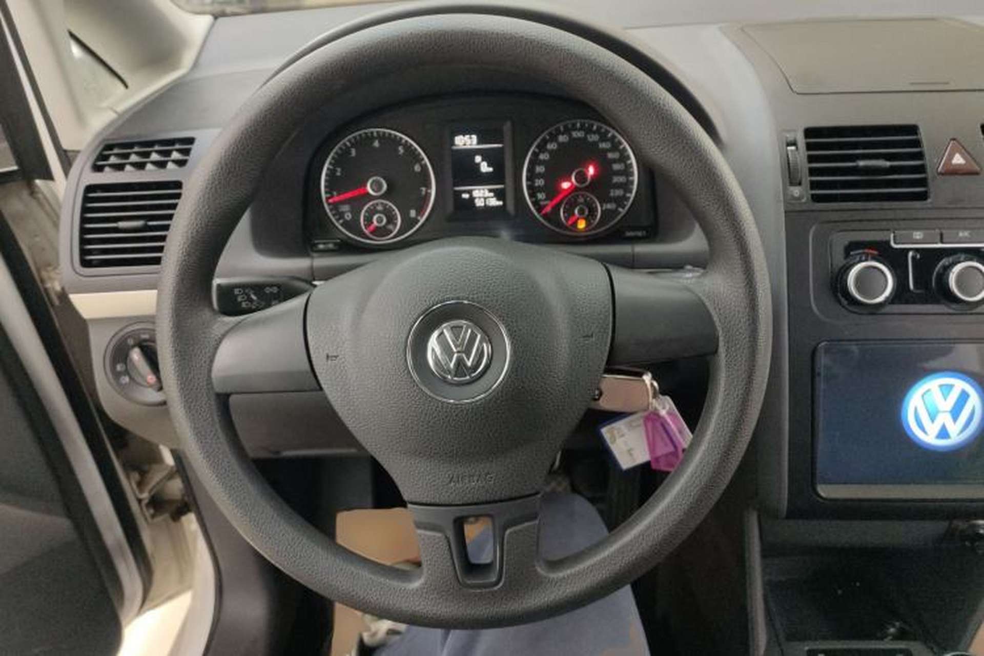 Used Volkswagen Touran 2015 1.4T Manual Fashion Edition 5-Seater Steering Wheel