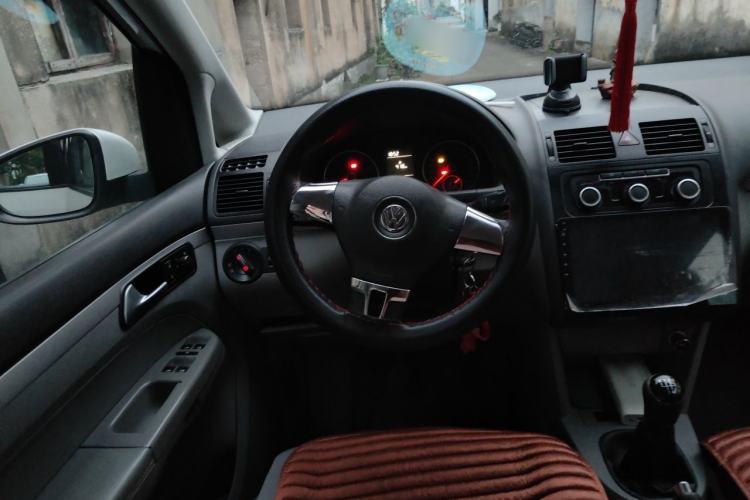 Used Volkswagen Touran 2015 1.4T Manual Fashion Edition 5-Seater Steering Wheel