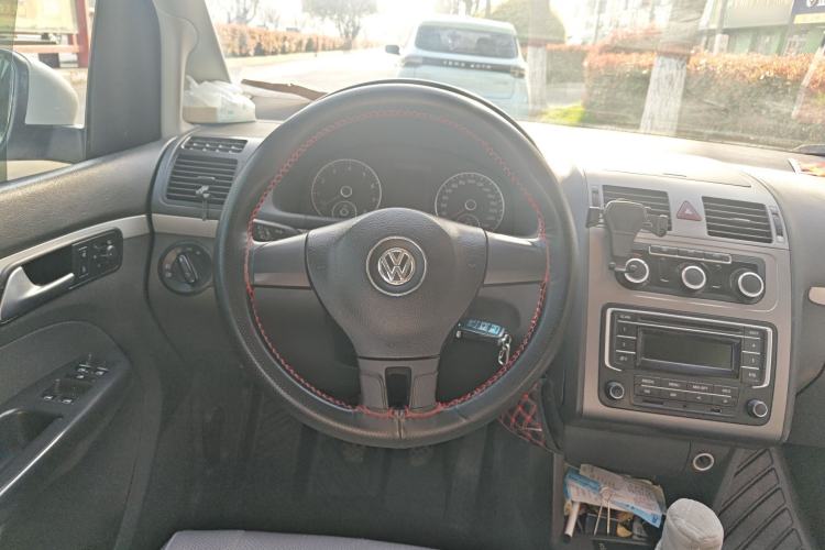 Used Volkswagen Touran 2015 1.4T Manual Fashion Edition 5-Seater Steering Wheel