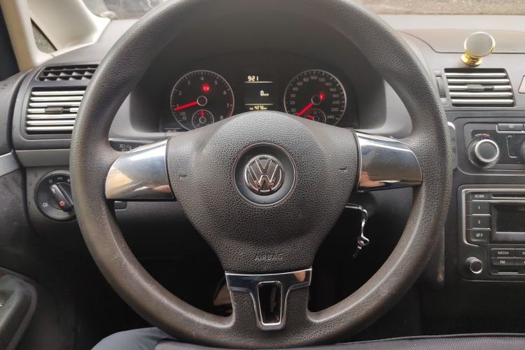 Used Volkswagen Touran 2015 1.4T Manual Fashion Edition 5-Seater Steering Wheel