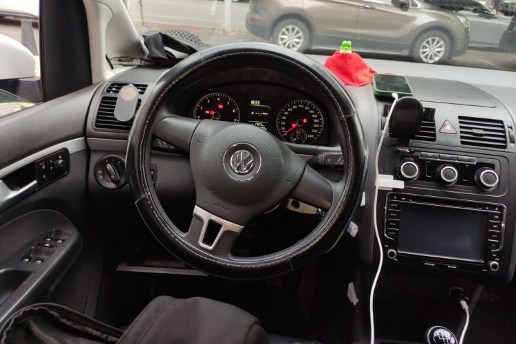 Used Volkswagen Touran 2015 1.4T Manual Fashion Edition 5-Seater Steering Wheel