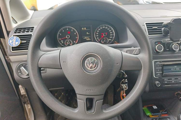 Used Volkswagen Touran 2015 1.4T Manual Comfort Edition 5-Seater Steering Wheel