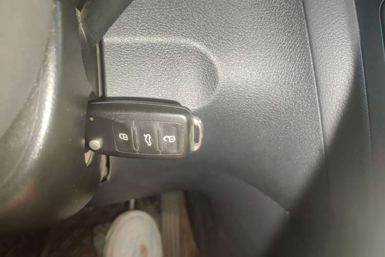 Used Volkswagen Touran 2015 1.4T DSG Comfort Edition 5 Seats Vehicle Key