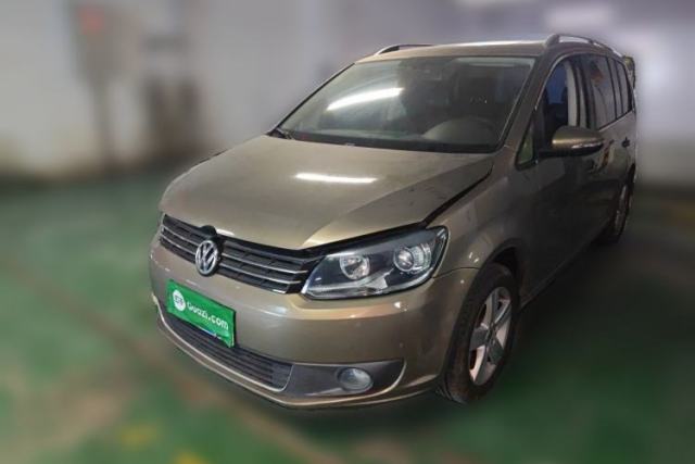 Volkswagen Touran 2015 1.4T DSG Comfort Edition 5 Seats usata