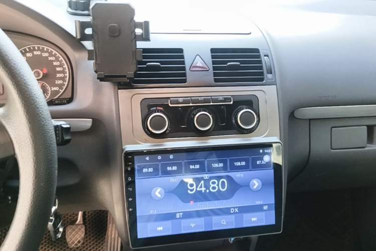 Used Volkswagen Touran 2015 1.4T Manual Fashion Edition 5-Seater Audio And AC Panel