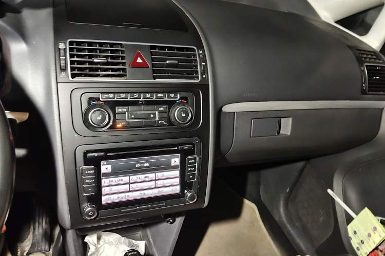 Used Volkswagen Touran 2015 1.4T DSG Luxury Edition 5-Seater Audio And AC Panel