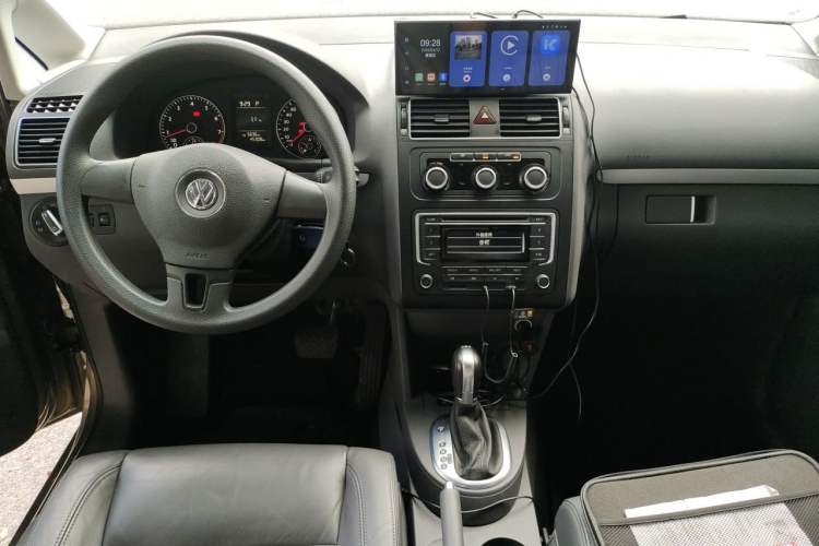 Used Volkswagen Touran 2015 1.4T DSG Comfort Edition 5 Seats Center Console