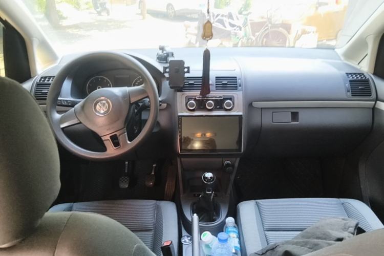 Used Volkswagen Touran 2015 1.4T Manual Fashion Edition 5-Seater Center Console