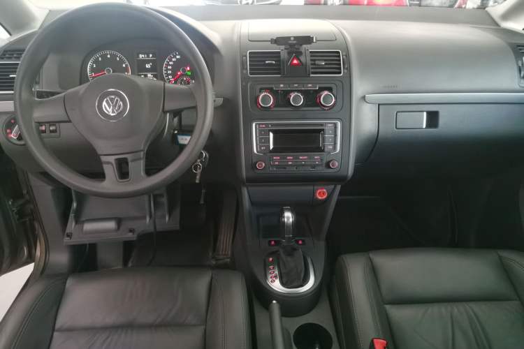 Used Volkswagen Touran 2015 1.4T DSG Comfort Edition 5 Seats Center Console