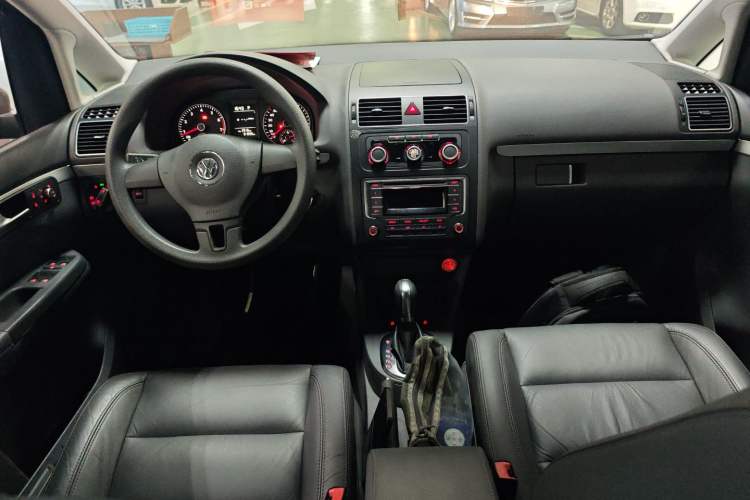 Used Volkswagen Touran 2015 1.4T DSG Comfort Edition 5 Seats Center Console