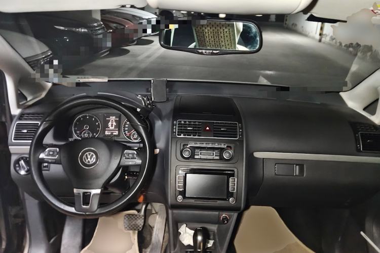 Used Volkswagen Touran 2015 1.4T DSG Luxury Edition 5-Seater Center Console