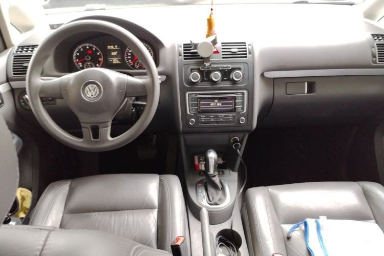 Used Volkswagen Touran 2015 1.4T DSG Comfort Edition 5 Seats Center Console