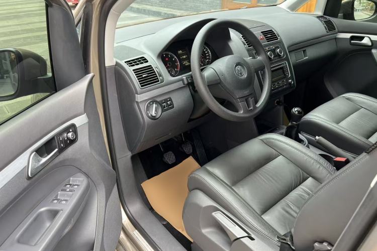 Used Volkswagen Touran 2015 1.4T Manual Comfort Edition 5-Seater Driver Seat