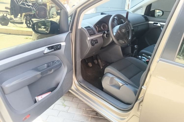Used Volkswagen Touran 2015 1.4T Manual Fashion Edition 5-Seater Driver Seat