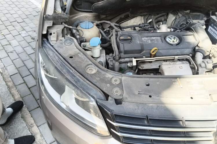 Used Volkswagen Touran 2015 1.4T Manual Fashion Edition 5-Seater Engine Bay Right