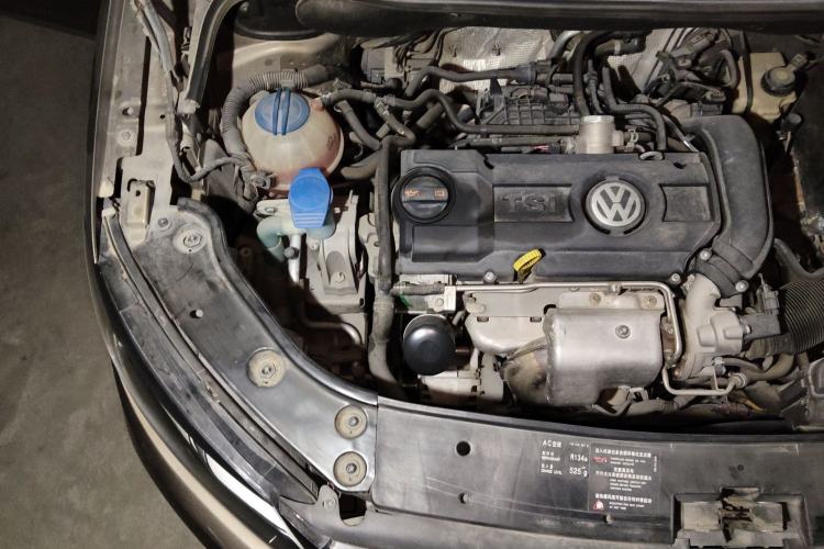 Used Volkswagen Touran 2015 1.4T DSG Luxury Edition 5-Seater Engine Bay Right