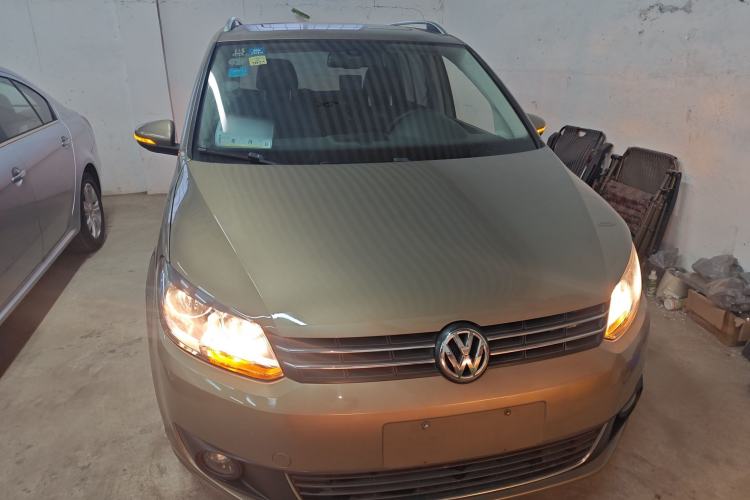 Used Volkswagen Touran 2015 1.4T Manual Comfort Edition 5-Seater Exterior 1