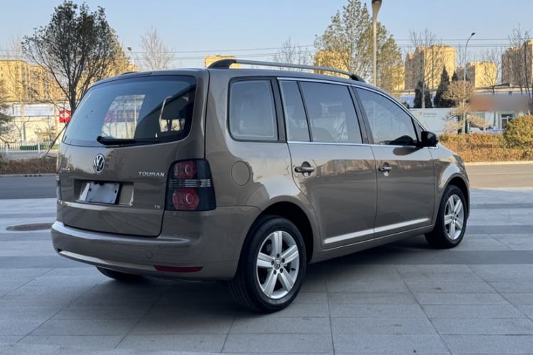 Used Volkswagen Touran 2015 1.4T Manual Fashion Edition 5-Seater Exterior 1