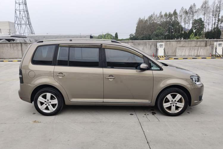 Used Volkswagen Touran 2015 1.4T DSG Comfort Edition 5 Seats Exterior 2