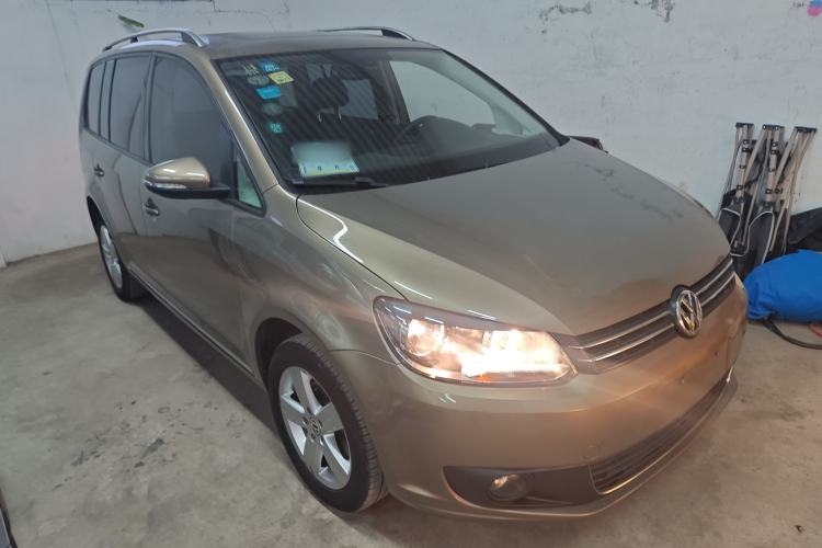 Used Volkswagen Touran 2015 1.4T Manual Comfort Edition 5-Seater Exterior 2