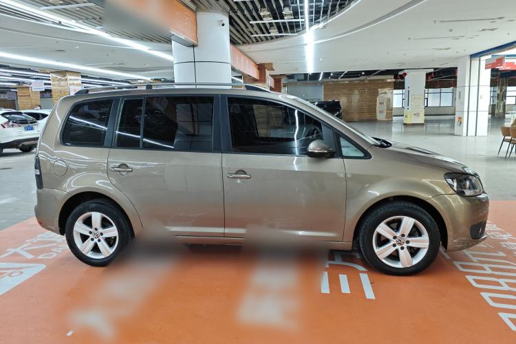 Used Volkswagen Touran 2015 1.4T Manual Fashion Edition 5-Seater Exterior 2