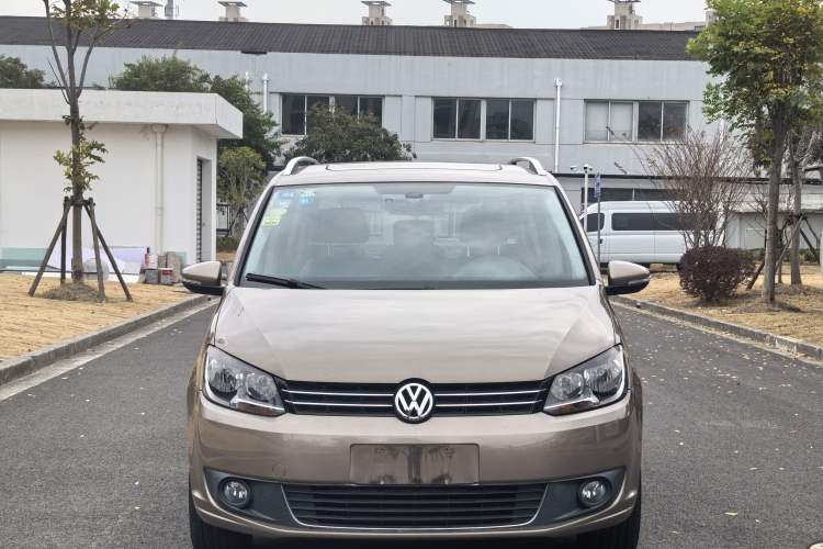 Used Volkswagen Touran 2015 1.4T DSG Comfort Edition 5 Seats Exterior 2