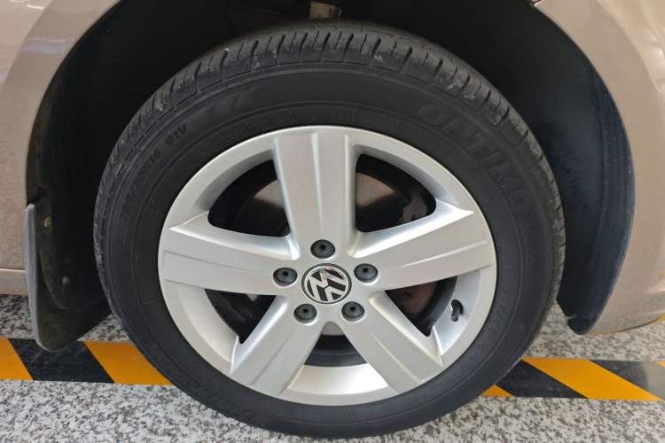 Used Volkswagen Touran 2015 1.4T DSG Comfort Edition 5 Seats Exterior 3