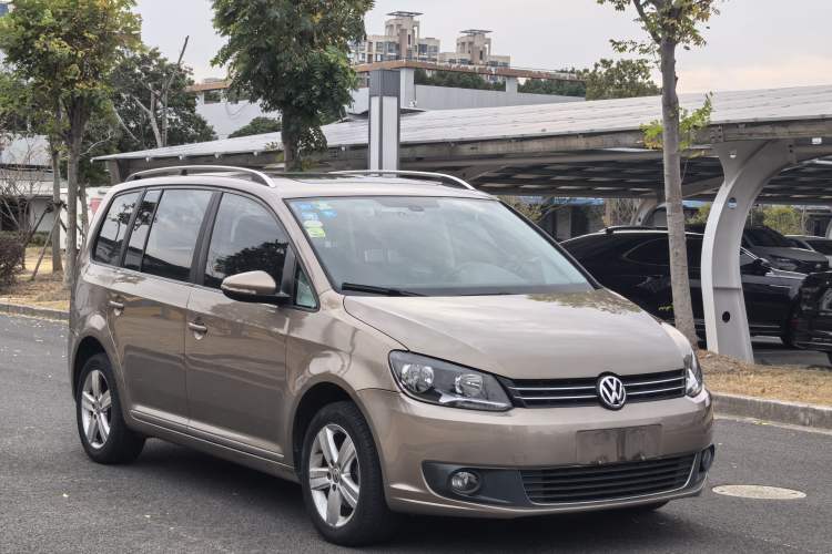 Used Volkswagen Touran 2015 1.4T DSG Comfort Edition 5 Seats Exterior 3
