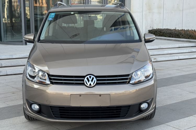 Used Volkswagen Touran 2015 1.4T Manual Fashion Edition 5-Seater Exterior 4
