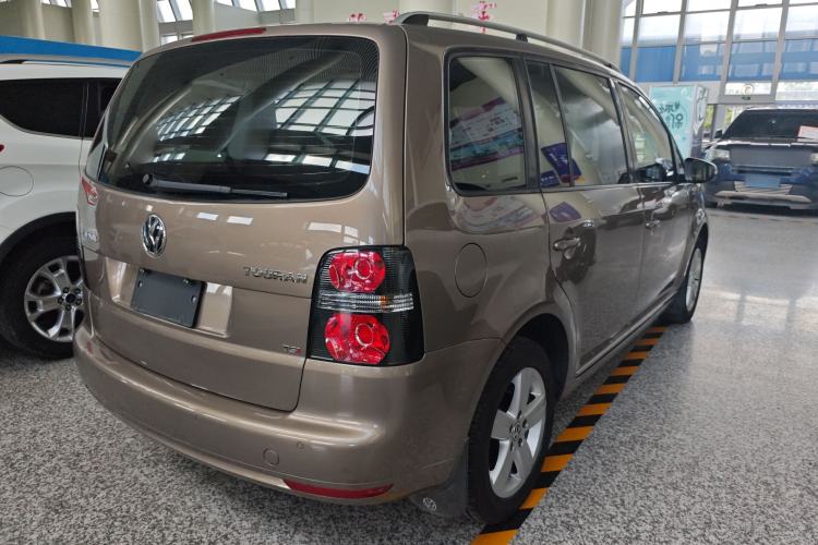 Used Volkswagen Touran 2015 1.4T DSG Comfort Edition 5 Seats Exterior 4