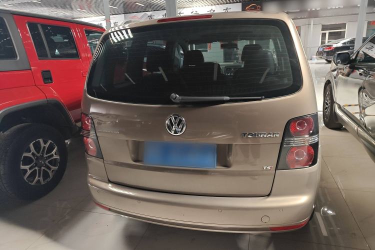 Used Volkswagen Touran 2015 1.4T DSG Comfort Edition 5 Seats Exterior 4